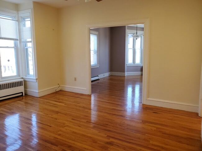 Comedor - 137 Carleton St