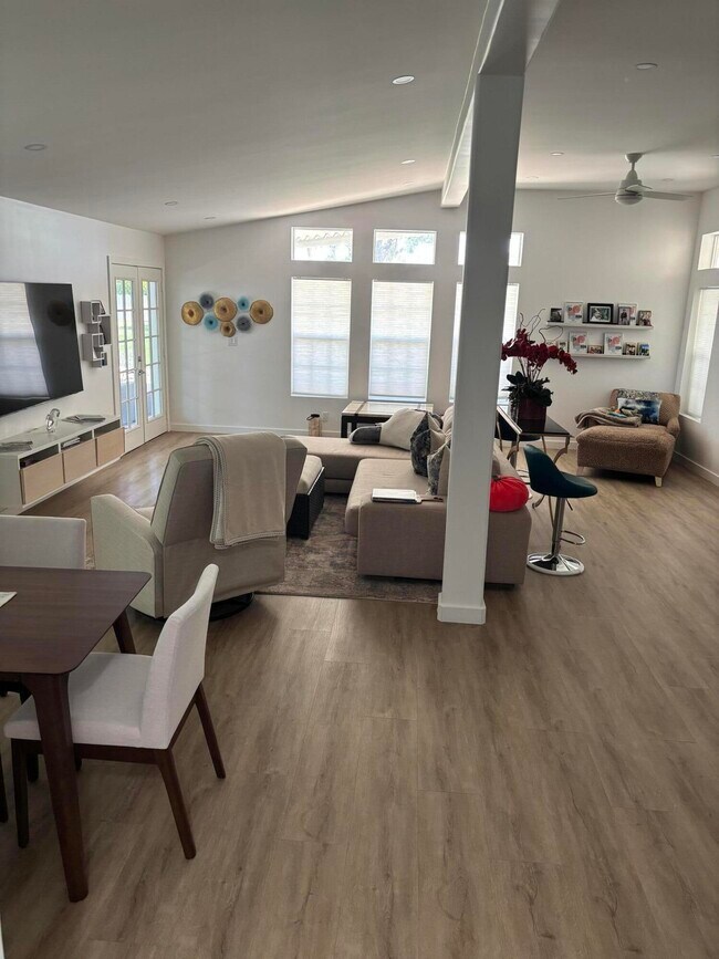 Building Photo - 47884 Coronado Dr