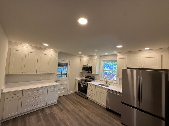 Cocina - 601 E Lakeshore Dr