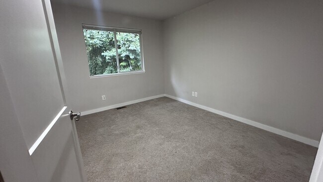 Foto del edificio - 7003-7151 151st Ave NE
