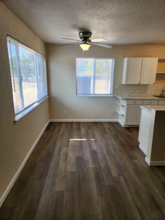 Foto del edificio - 19864 Gas Point Rd