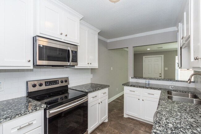 Foto del edificio - 1053 Willow Oaks Cir