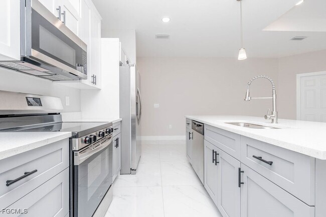 Foto del edificio - 4417 22nd St SW