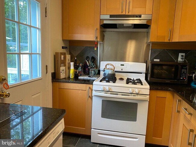 Foto del edificio - 7333 Howard Ct