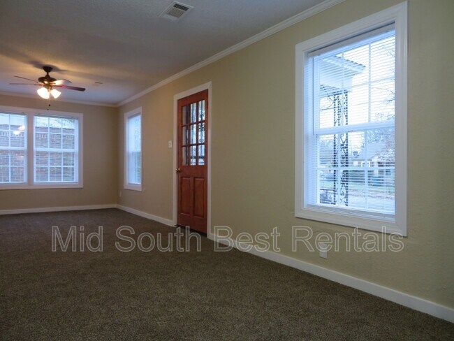 Building Photo - 742 Kippley St