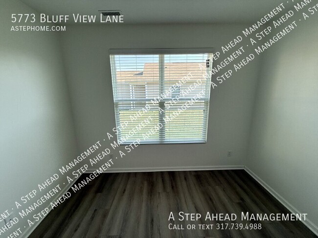 Foto del edificio - 5773 Bluff View Ln