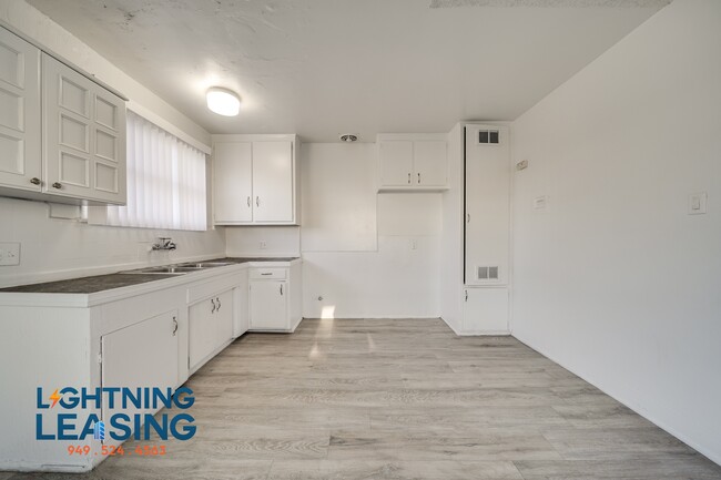 Building Photo - 14753 1/2 Vanowen-4B