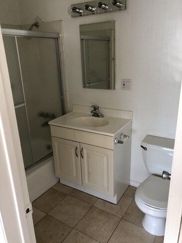 Bathroom - 632 W Milford St