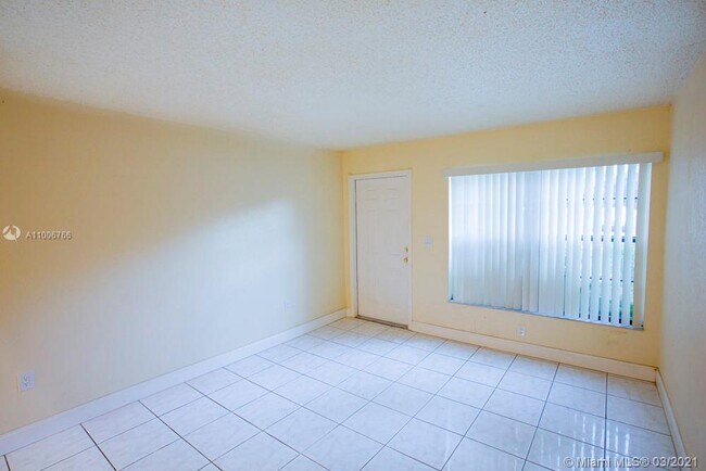 Building Photo - 1622 NE 151st St