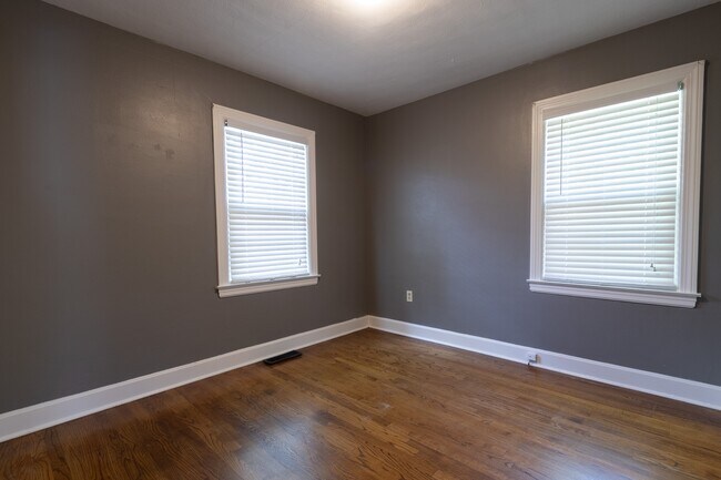 Building Photo - 1414 Holmes Ave