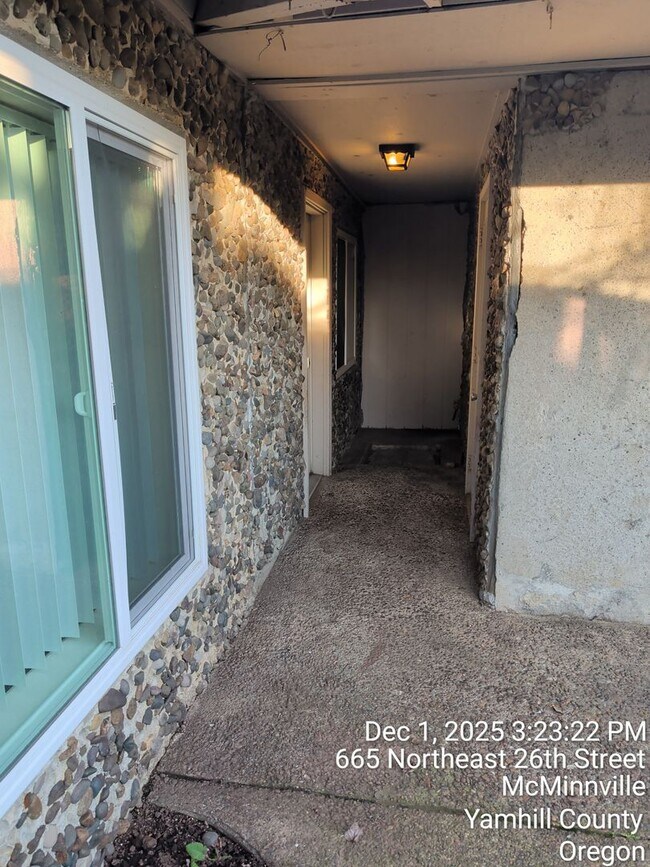 Foto del edificio - 665 NE 26th St