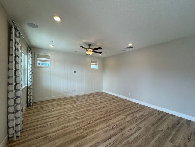 Foto del edificio - Beautiful New 3-Bedroom Home with Solar and Tesla Charger