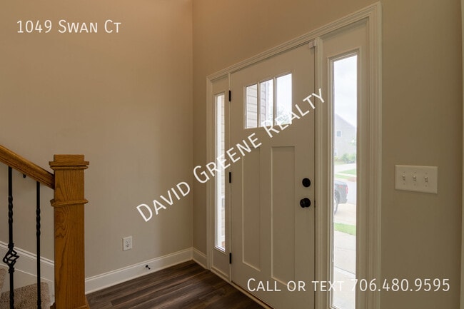Building Photo - 1049 Swan Ct