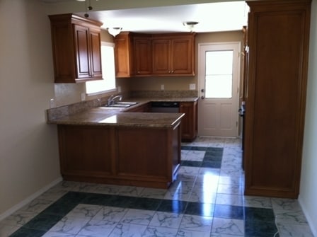 Foto del edificio - Newbury Park 4+2.5 w/family rm, 2 fireplaces, cul-de-sac! (729 La Grange)