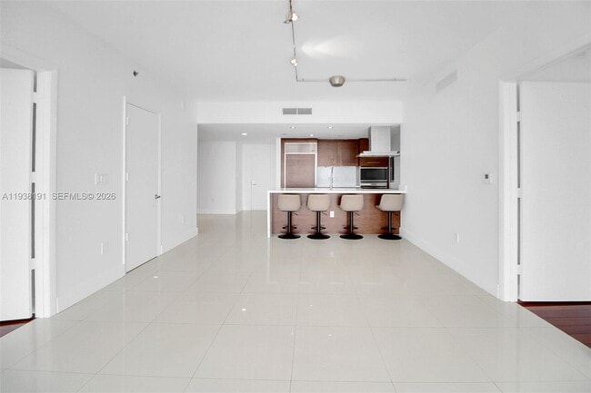 Building Photo - 495 Brickell Ave