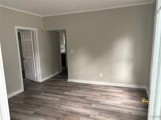 Foto del edificio - 246 N Pleasant St