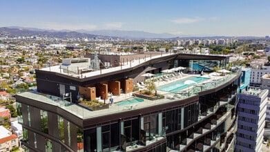 Building Photo - 6401 Wilshire