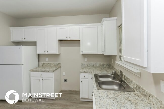 Building Photo - 2019 Reynolds Dr SW