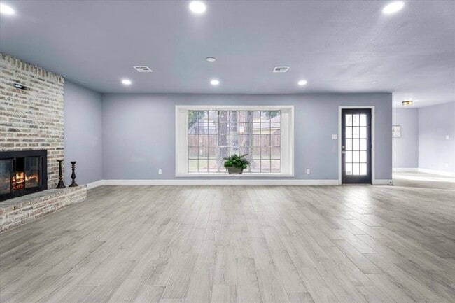 Building Photo - 1411 Grand Valley Dr