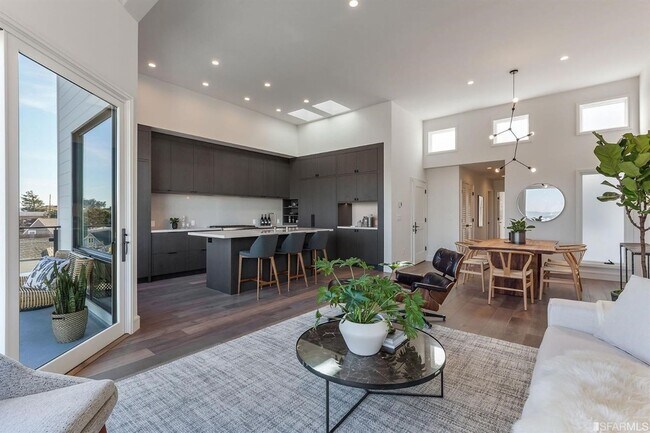 Foto del edificio - Glen Park: Impressive Top Floor Unfurnishe...