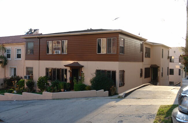 Building Photo - 325 N Mariposa Ave