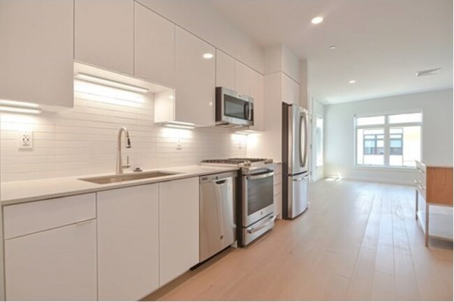 Building Photo - 10 Clipper Ship Ln