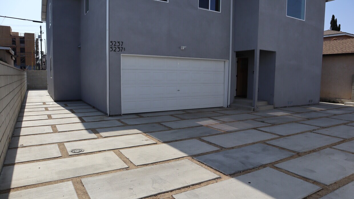 Foto principal - 5239 Auckland Ave