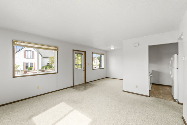 Building Photo - 810 E 18th St