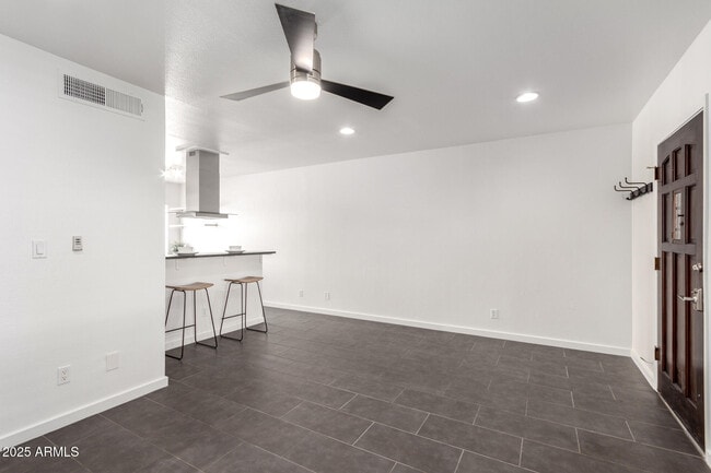 Building Photo - 749 E Montebello Ave