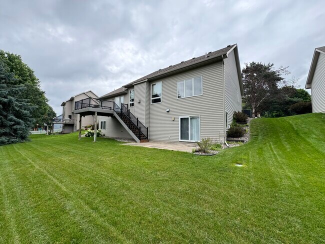 Building Photo - 3800 Monticello Dr