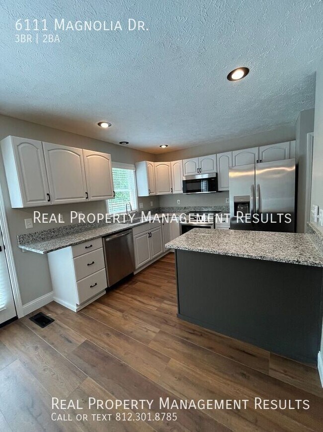 Foto del edificio - 6111 Magnolia Dr.-