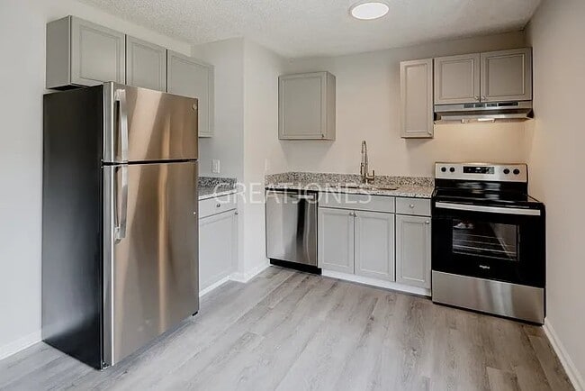 Building Photo - 300 Springwood Dr