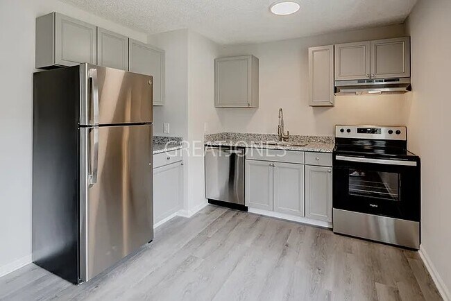 Foto del edificio - 300 Springwood Dr