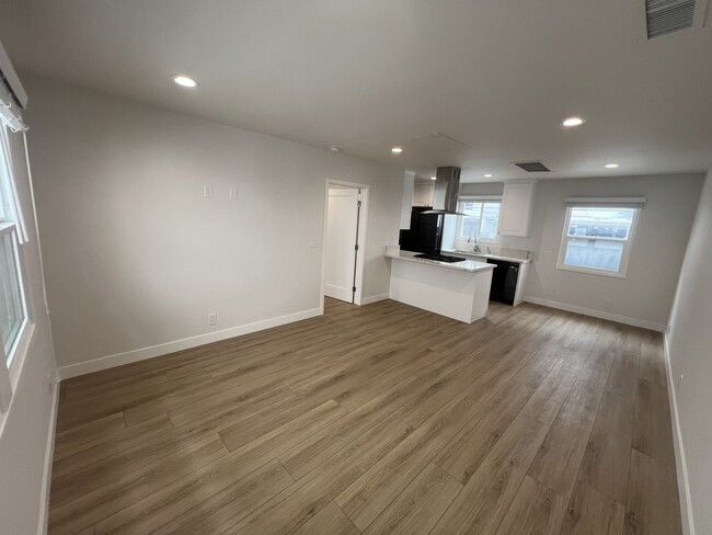 Light Bright Living Space - 110 Driftwood St