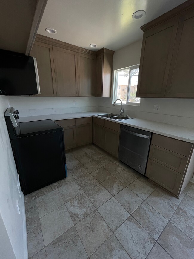 Kitchen - 3505 Emerald St