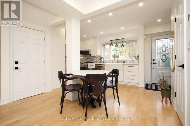 Building Photo - 10 Esmond Crescent