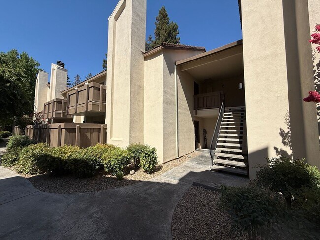 Foto del edificio - Updated 2-bedroom condo in gated community!