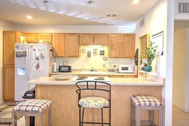 Building Photo - 3614 W Sierra Vista Dr