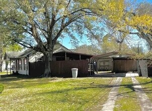 Building Photo - 5220 E Parkway Dr