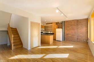 Building Photo - 110 Morris St