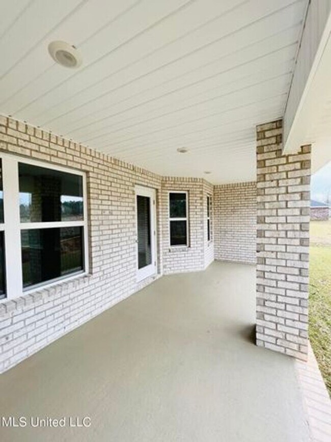 Foto del edificio - Luxury 4 bedroom 3 bath Home for rent