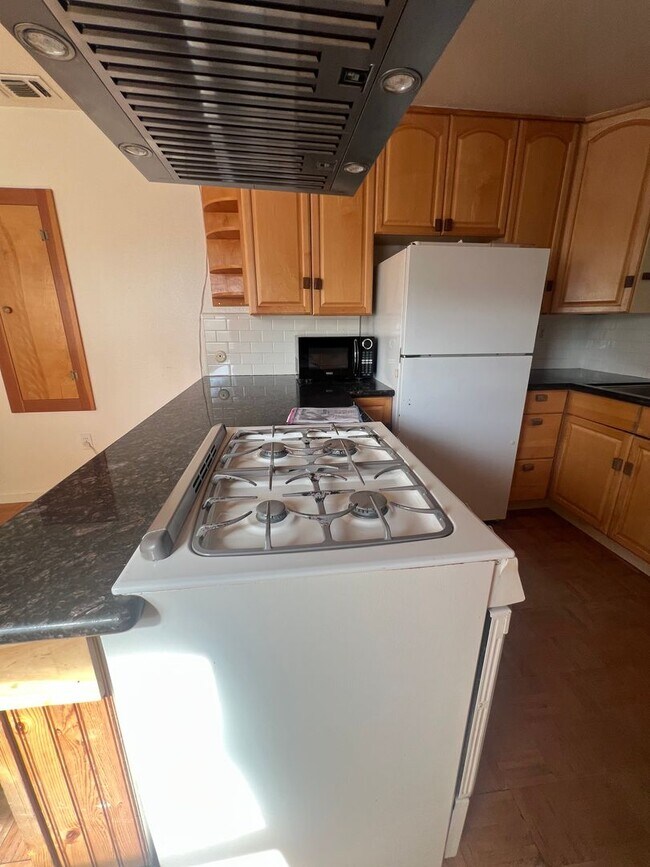 Foto del edificio - Charming 3-Bedroom, 2-Bath Tri-Level Home with Unfinished Basement