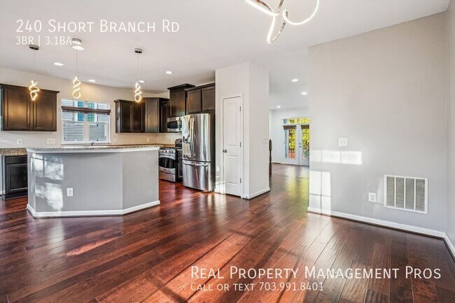 Foto del edificio - 240 Short Branch Rd