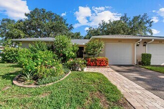 Building Photo - 6916 W Country Club Dr N
