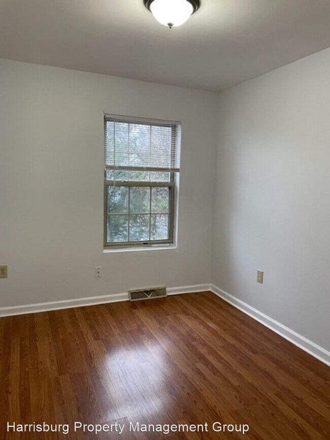 Building Photo - 3 br, 1.5 bath House - 1110 Meily St