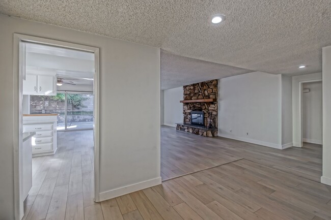 Building Photo - REMODELED, BRIGHT & AIRY HOME W/ UNIQUE FL...