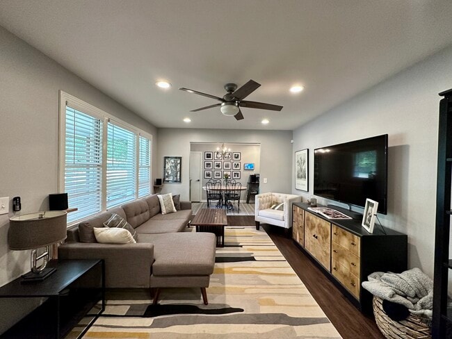 Building Photo - 6404 Thunderbird Dr