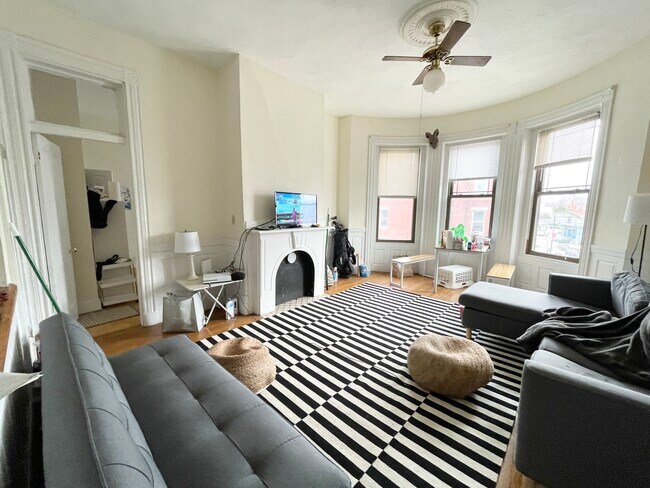 Foto del edificio - 1451 Tremont St