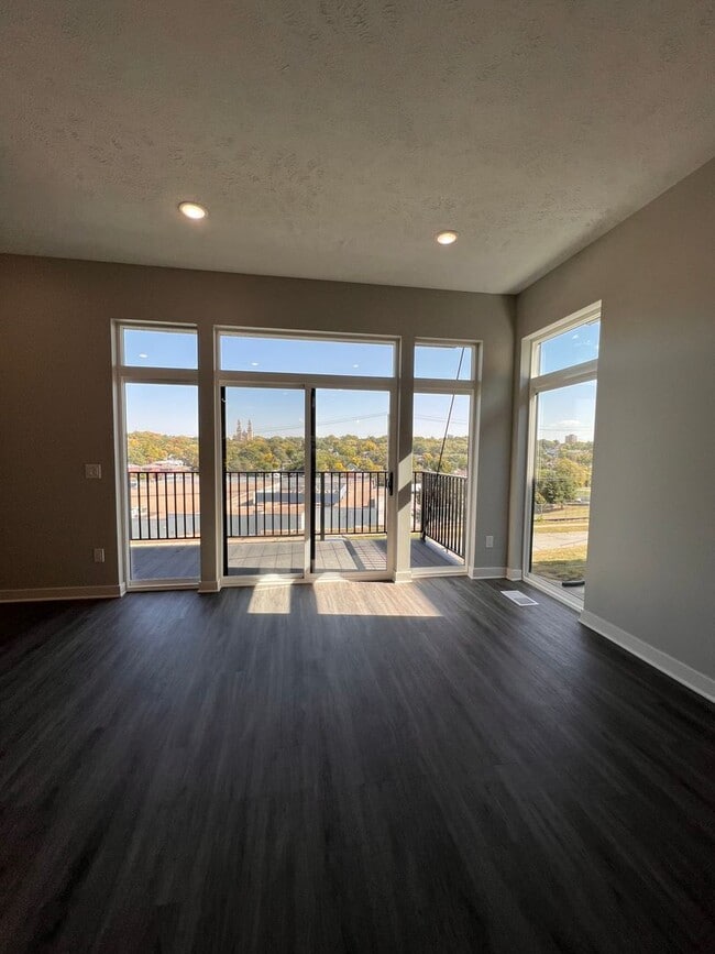 Building Photo - Luxury Living In Midtown near UNMC - 2bed 3bath + Garage
