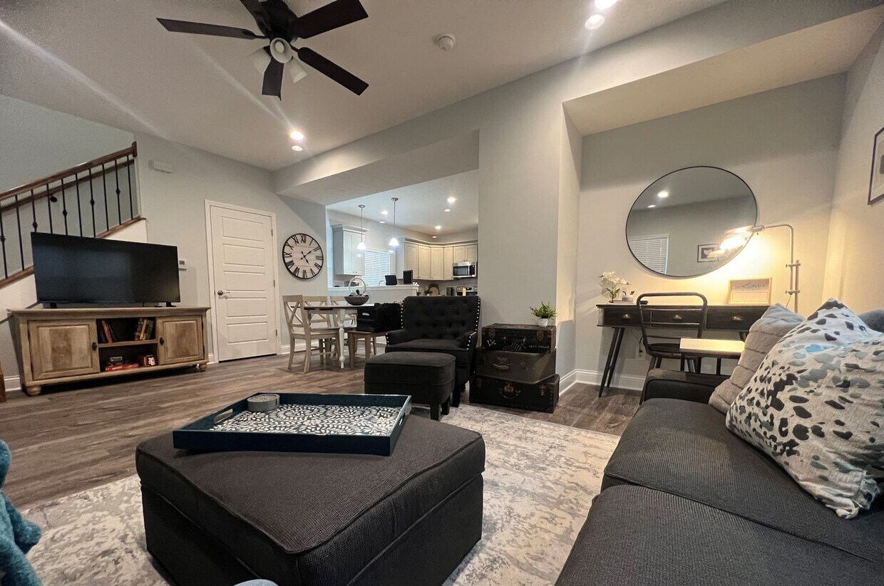 Fully Furnished Short Term Rental Home in Alquileres en